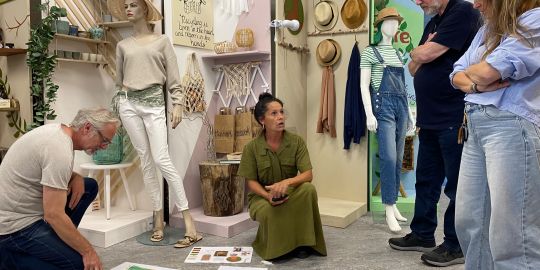 Docenten en decanen op bezoek bij Firda Creatieve Makers