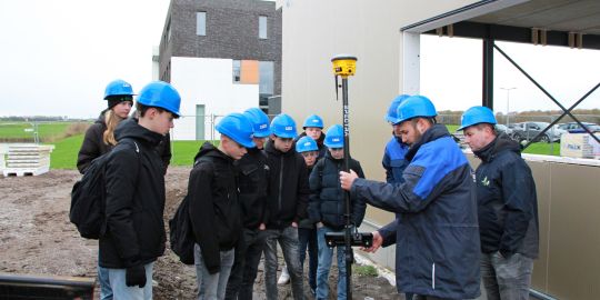 Scholieren op stap langs bedrijven
